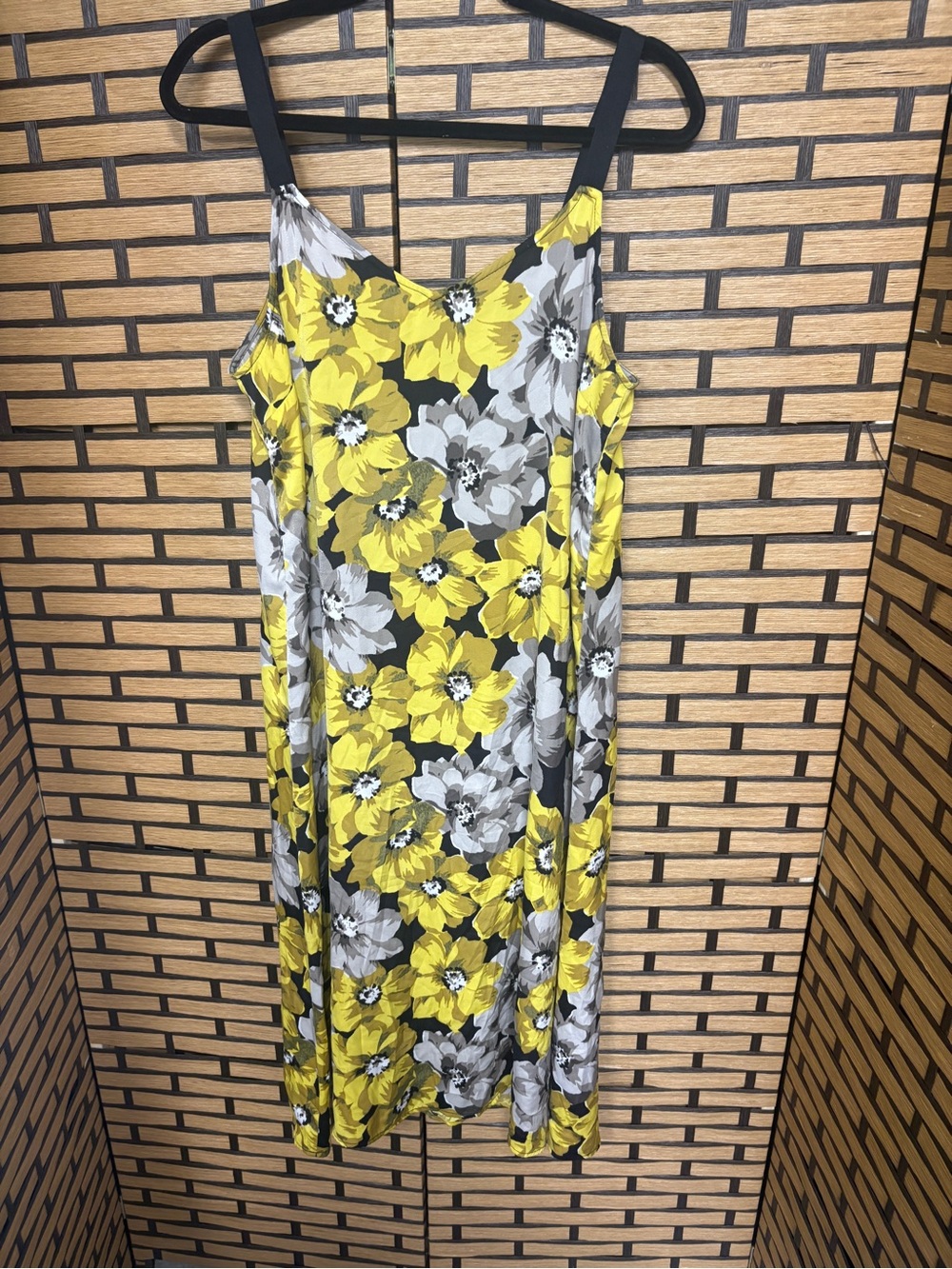 Who what wear yellow and black flor midi dress size large